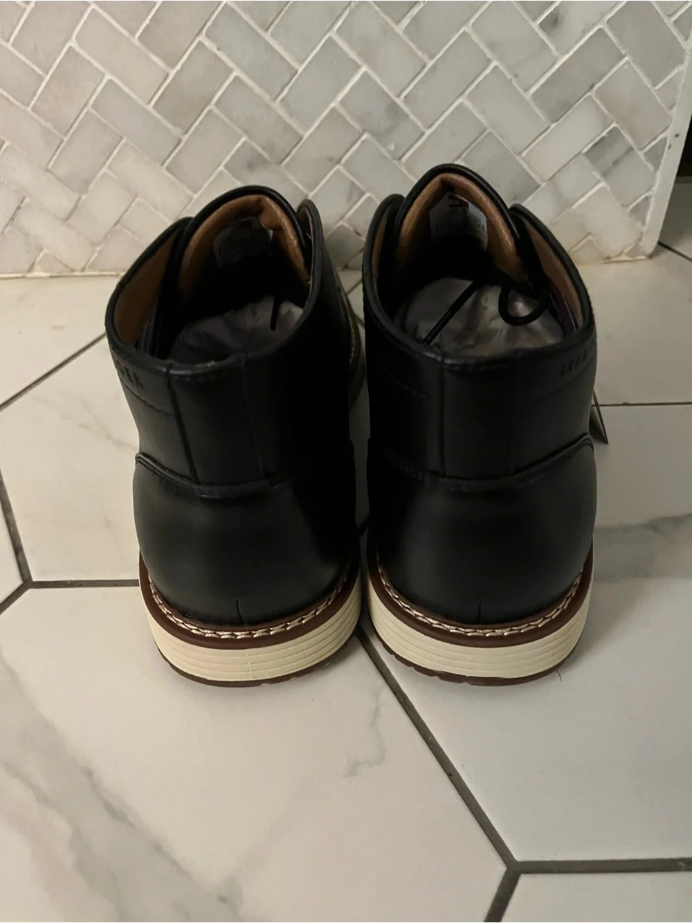 Tommy Hilfiger Black Leather Chukka Boots with Contrast Sole